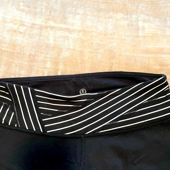 Lululemon crops - Picture 3 of 3
